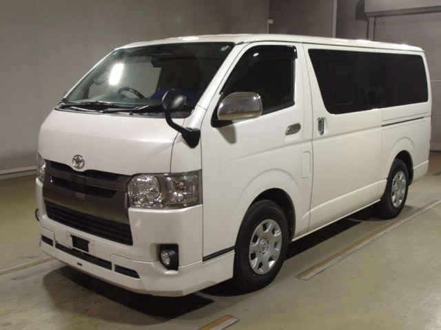TOYOTA HIACE VAN 2018