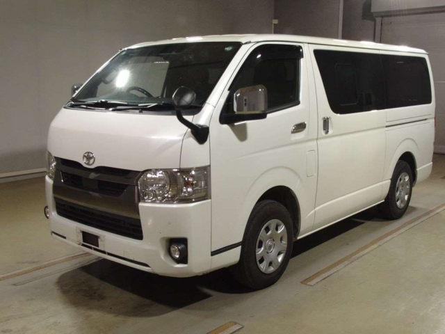 TOYOTA HIACE VAN 2021