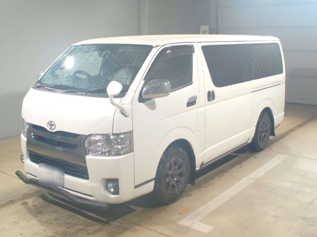 TOYOTA HIACE VAN 2020