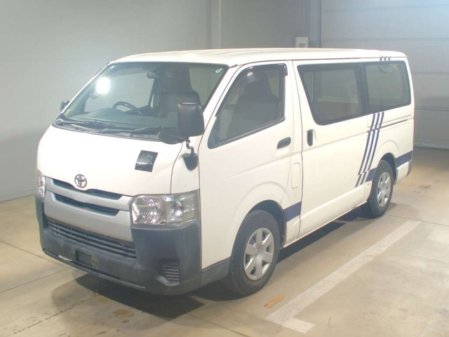 TOYOTA HIACE VAN 2015