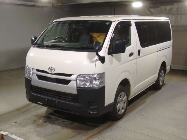 TOYOTA HIACE VAN