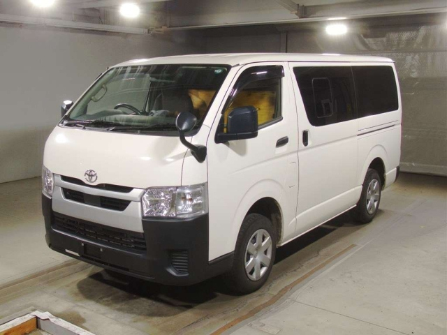 TOYOTA HIACE VAN 2022