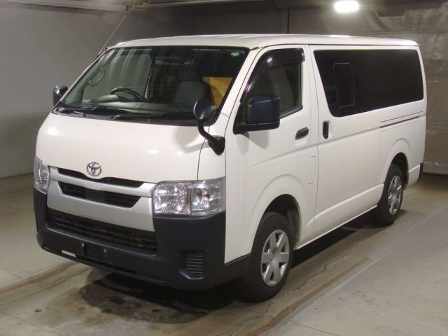 TOYOTA HIACE VAN 2022