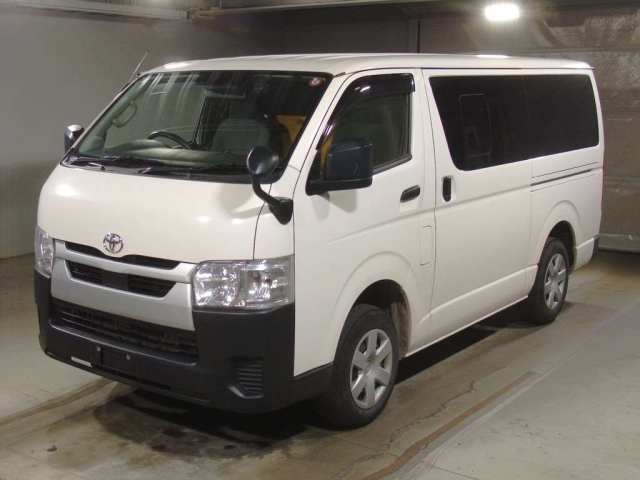 TOYOTA HIACE VAN 2022