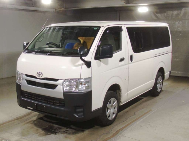 TOYOTA HIACE VAN