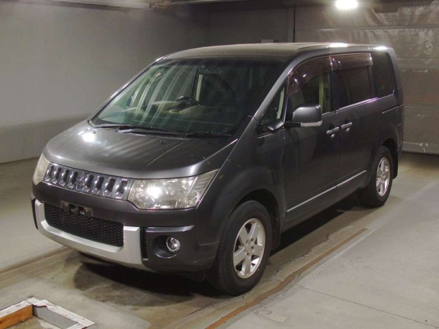 MITSUBISHI DELICA D5 2013