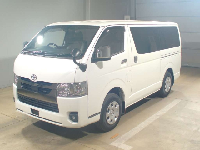 TOYOTA HIACE VAN 2022
