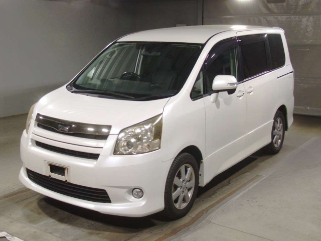 TOYOTA NOAH 2008
