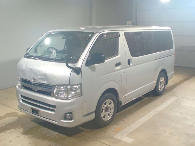 TOYOTA HIACE VAN 2011
