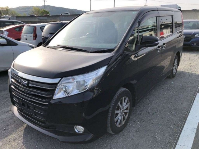 TOYOTA NOAH