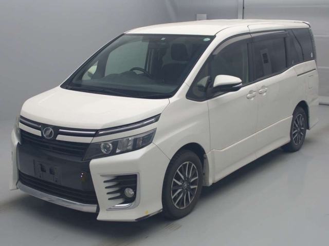 TOYOTA VOXY 2014