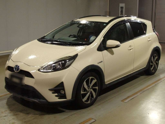 TOYOTA AQUA 2017