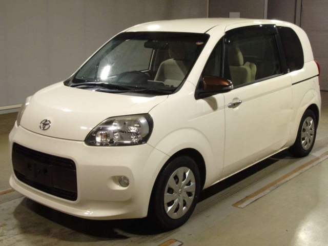 TOYOTA PORTE 2015