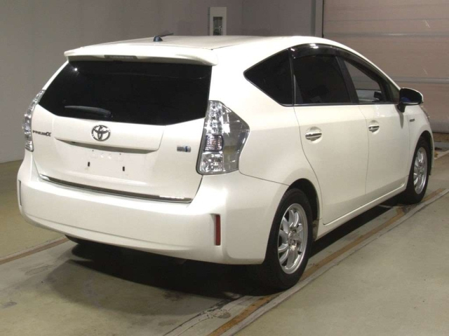 TOYOTA PRIUS ALPHA 2014