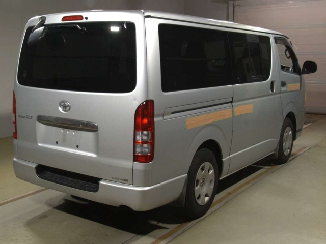 TOYOTA REGIUS ACE VAN 2010