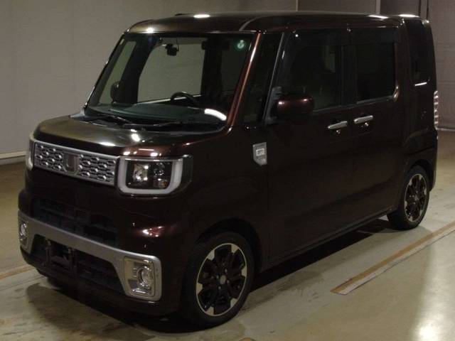 DAIHATSU WAKE 2014