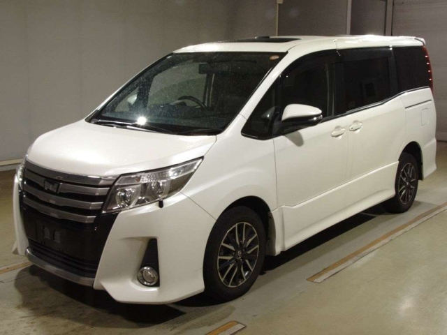 TOYOTA NOAH 2015