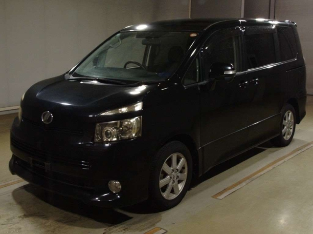 TOYOTA VOXY 2010