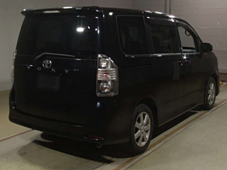 TOYOTA VOXY 2010