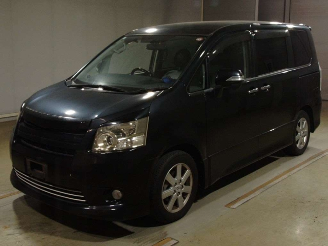 TOYOTA NOAH 2008