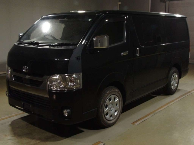 TOYOTA HIACE VAN 2021