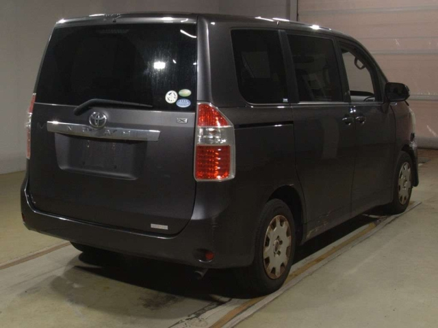 TOYOTA NOAH 2009