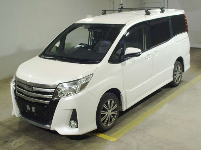 TOYOTA NOAH 2014