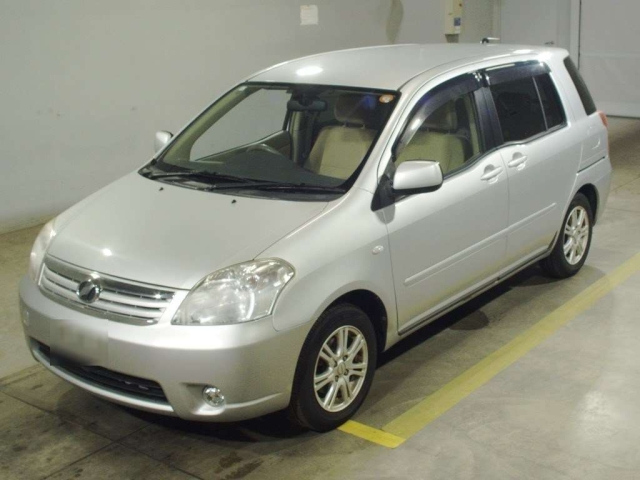 TOYOTA RAUM 2011