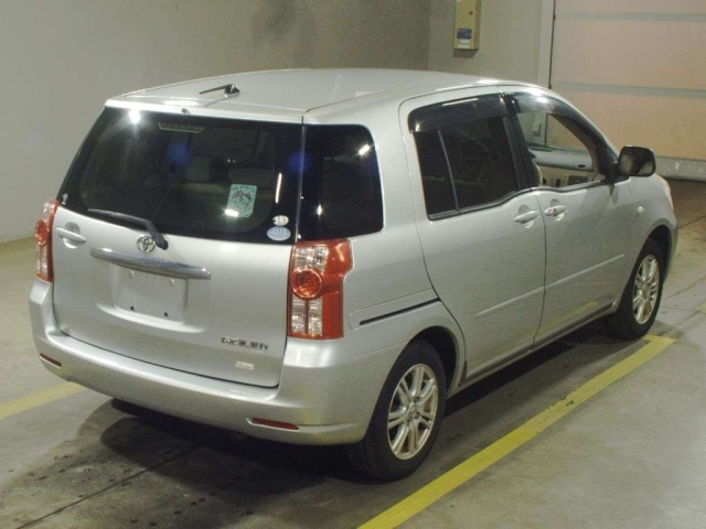 TOYOTA RAUM 2011