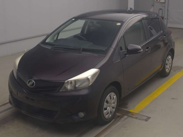 TOYOTA VITZ 2013