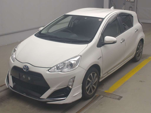 TOYOTA AQUA 2016