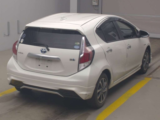 TOYOTA AQUA 2016