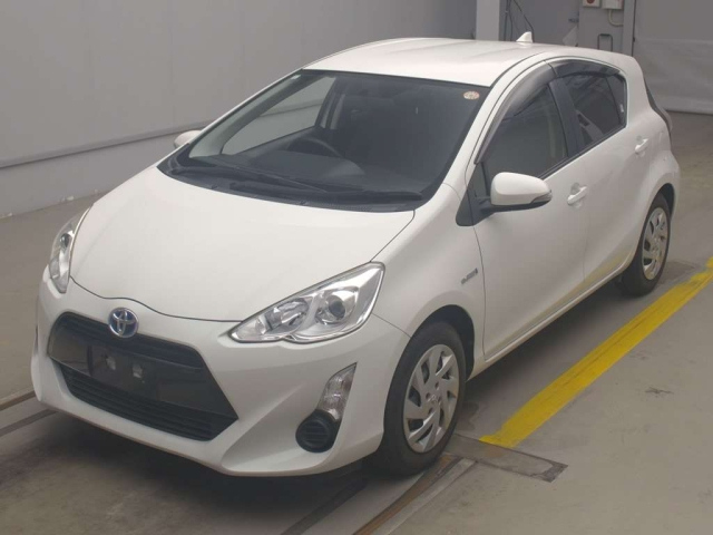 TOYOTA AQUA 2015