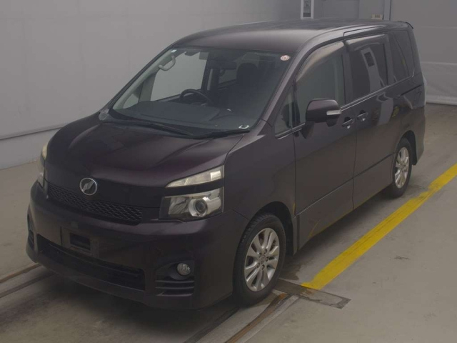 TOYOTA VOXY 2010