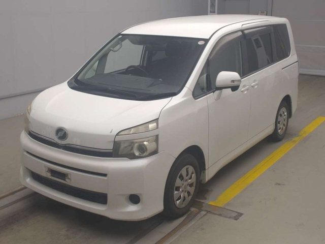 TOYOTA VOXY 2010