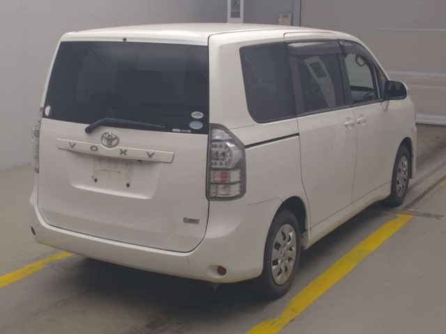 TOYOTA VOXY 2010