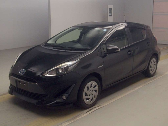 TOYOTA AQUA 2017