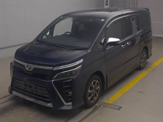 TOYOTA VOXY 2018