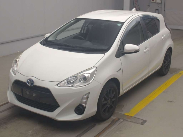 TOYOTA AQUA 2015