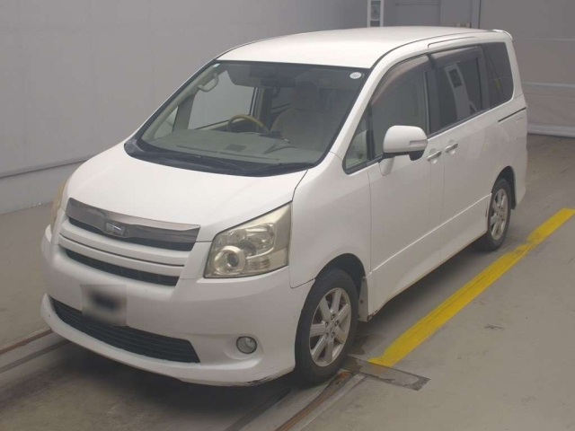 TOYOTA NOAH 2008