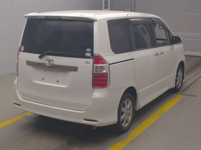 TOYOTA NOAH 2008