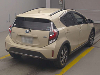 TOYOTA AQUA 2017