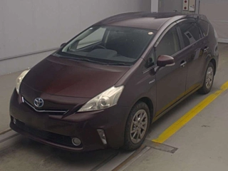 TOYOTA PRIUS ALPHA 2013