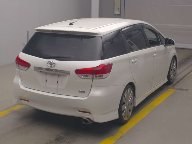 TOYOTA WISH 2010