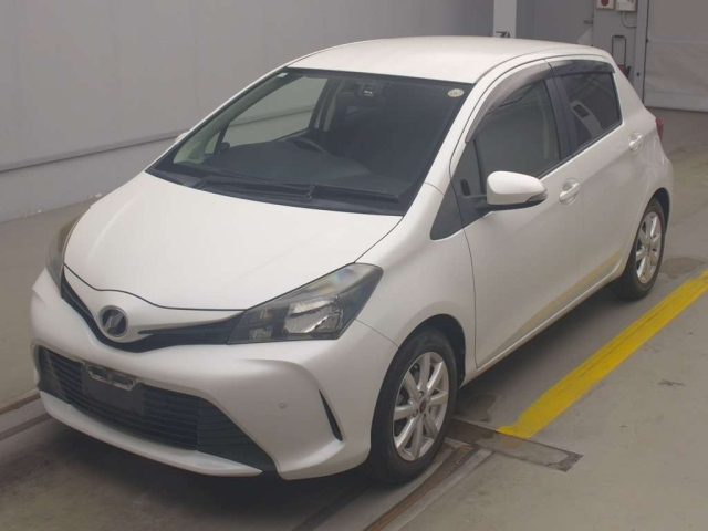 TOYOTA VITZ 2014