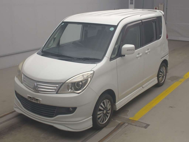 MITSUBISHI DELICA D2 2011