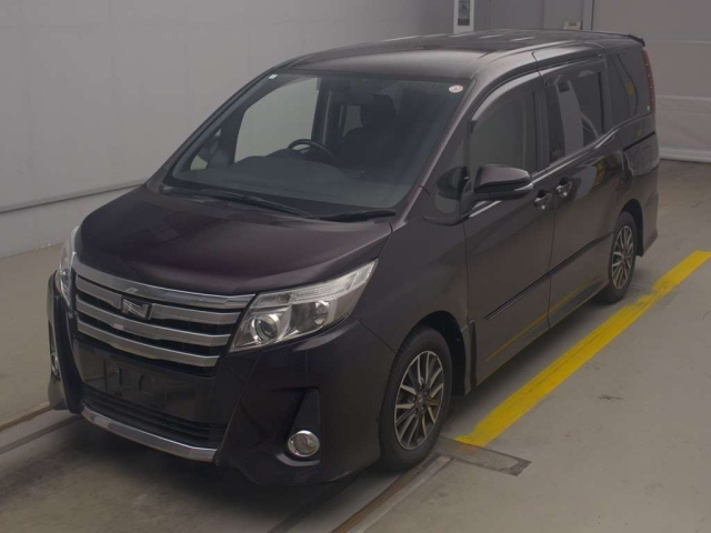 TOYOTA NOAH 2014