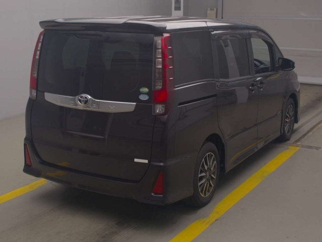 TOYOTA NOAH 2014