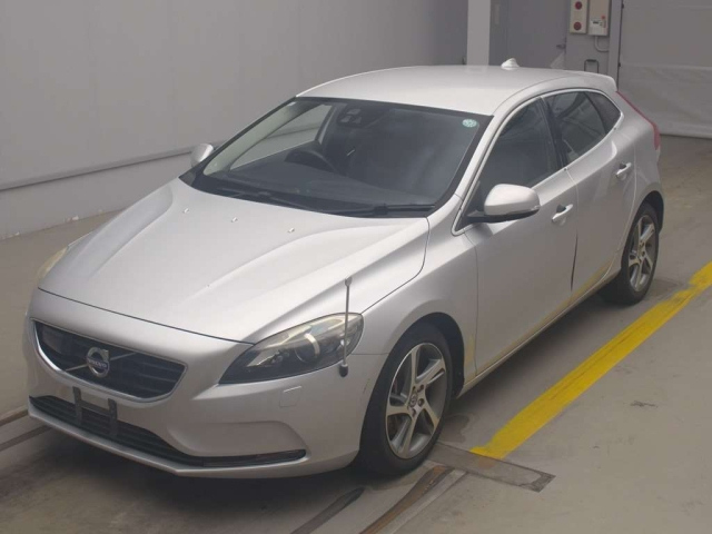VOLVO V40 2015