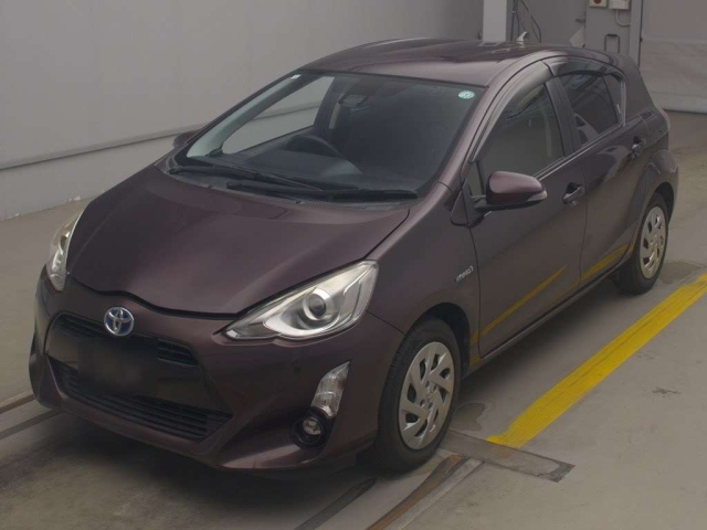 TOYOTA AQUA 2016